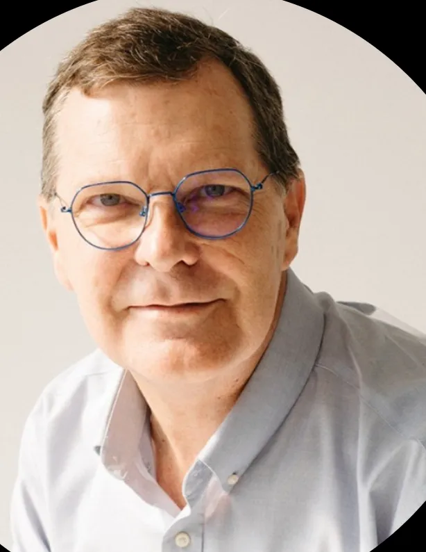 Portret van Mark Logan
